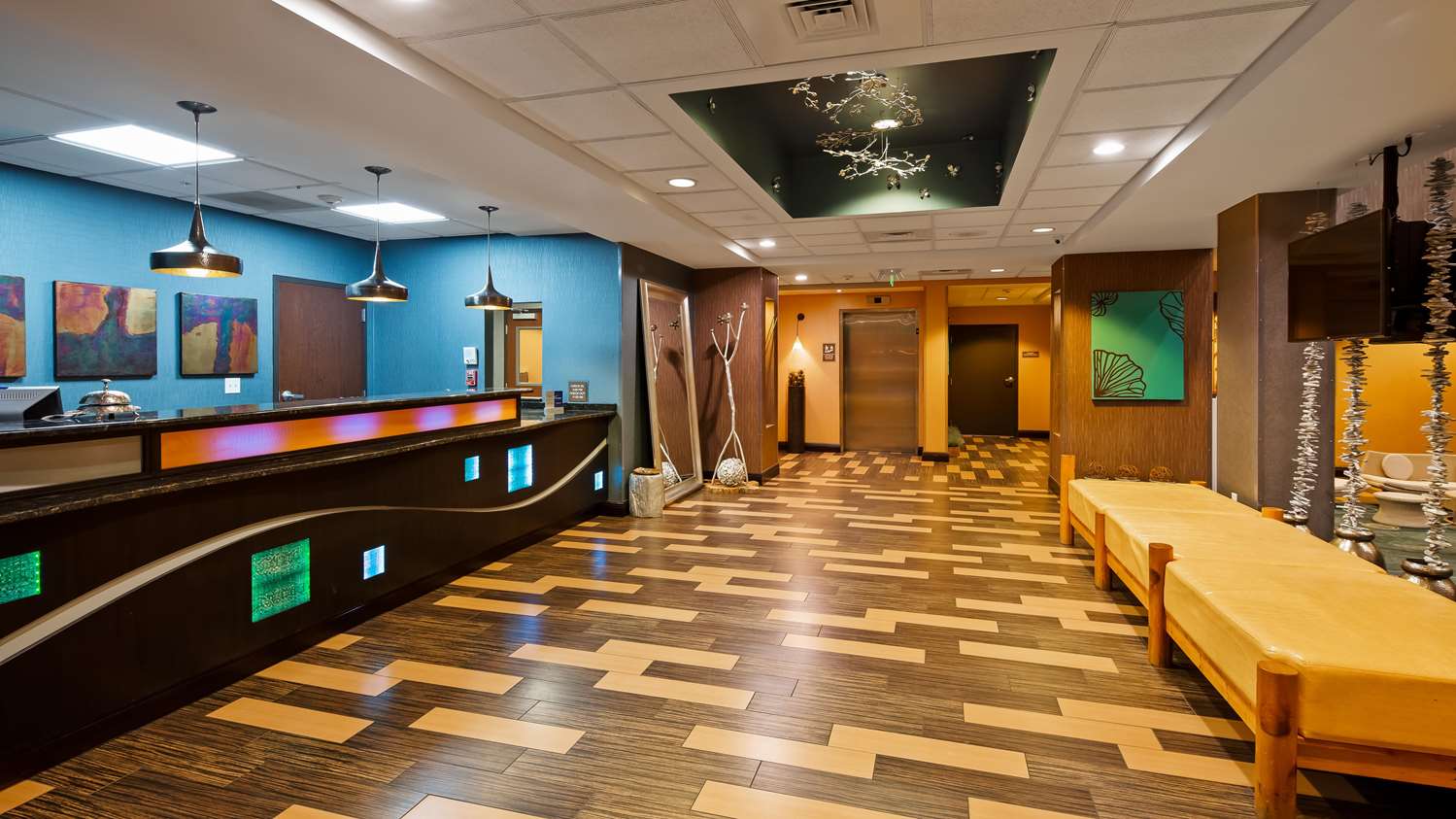 Best Western Plus Chain of Lakes Inn & Suites 32/32