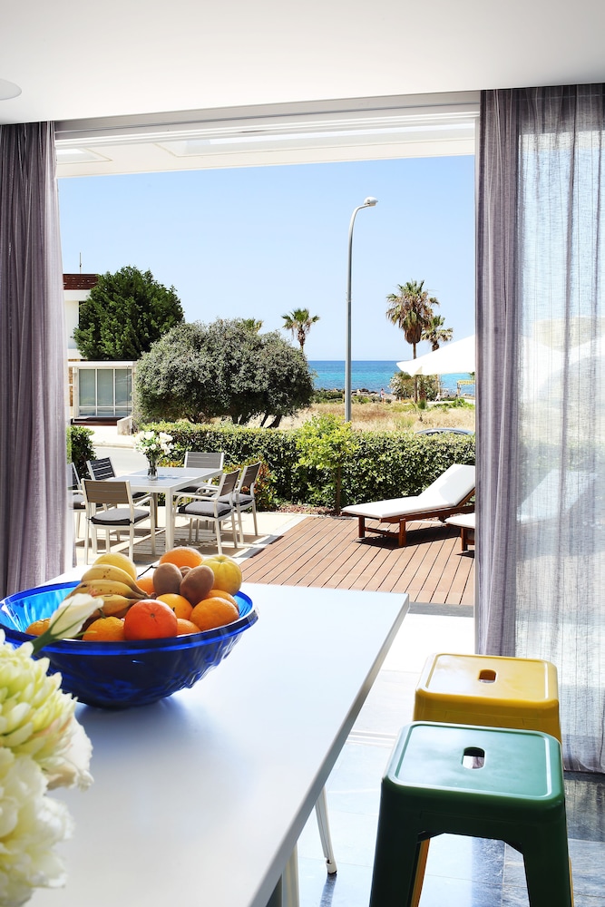 Paradise Cove Luxurious Beach Villas 30/50
