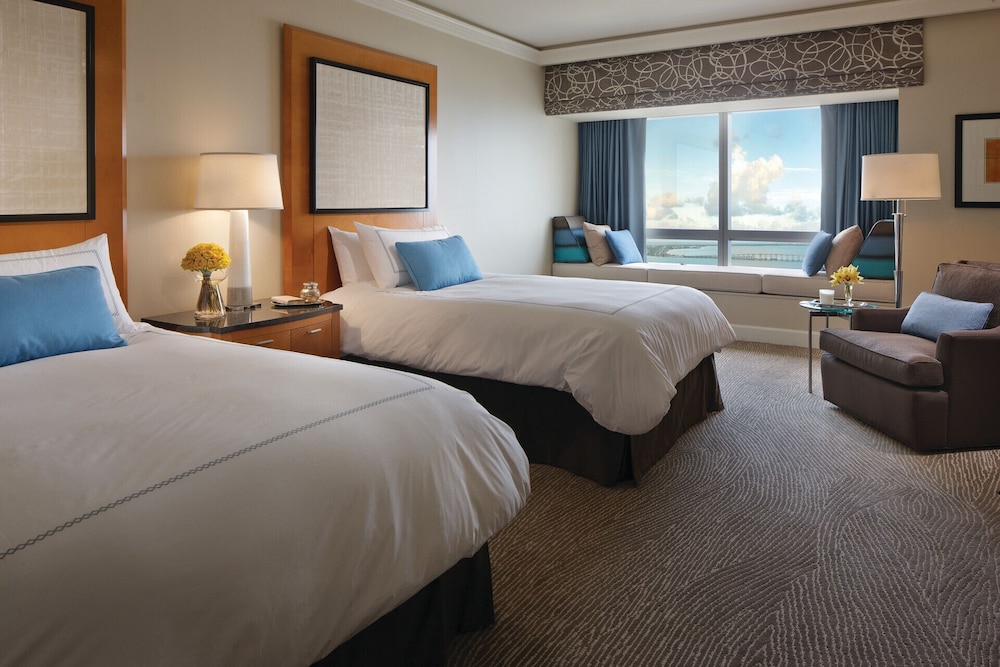 Four Seasons Hotel Miami 11/67