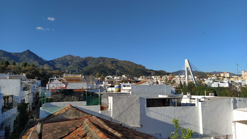 Hostal Apartamentos El Gallo 22/23
