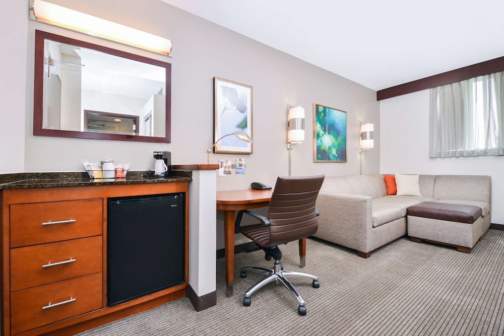 Hyatt Place Chesapeake/Greenbrier 58/63