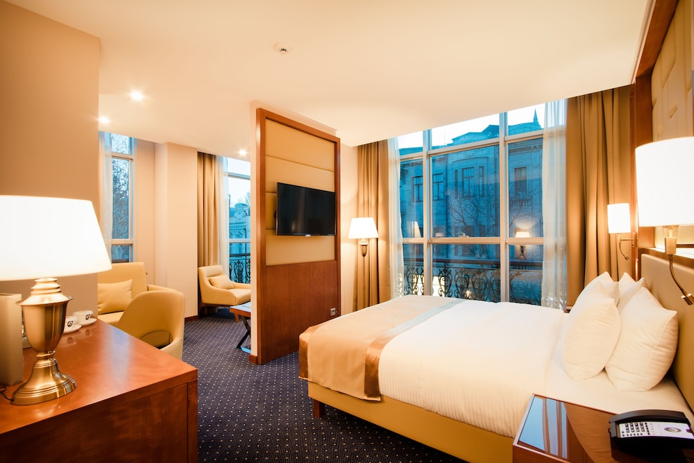 Superior King Room: