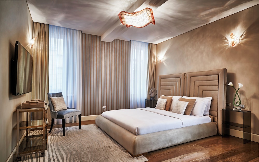 EXECUTIVE, DOUBLE BED, KITCHENETTE