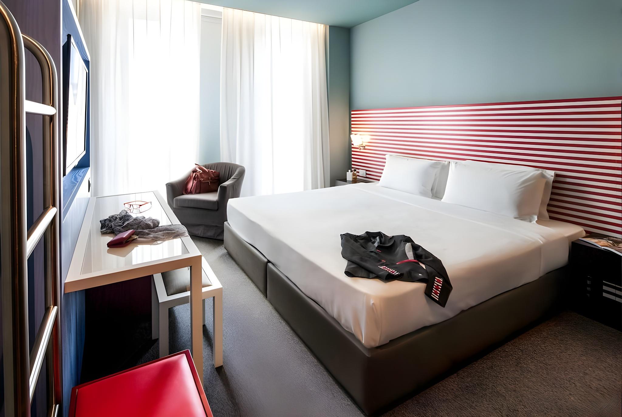 Room, Single, Double or Twin Bed