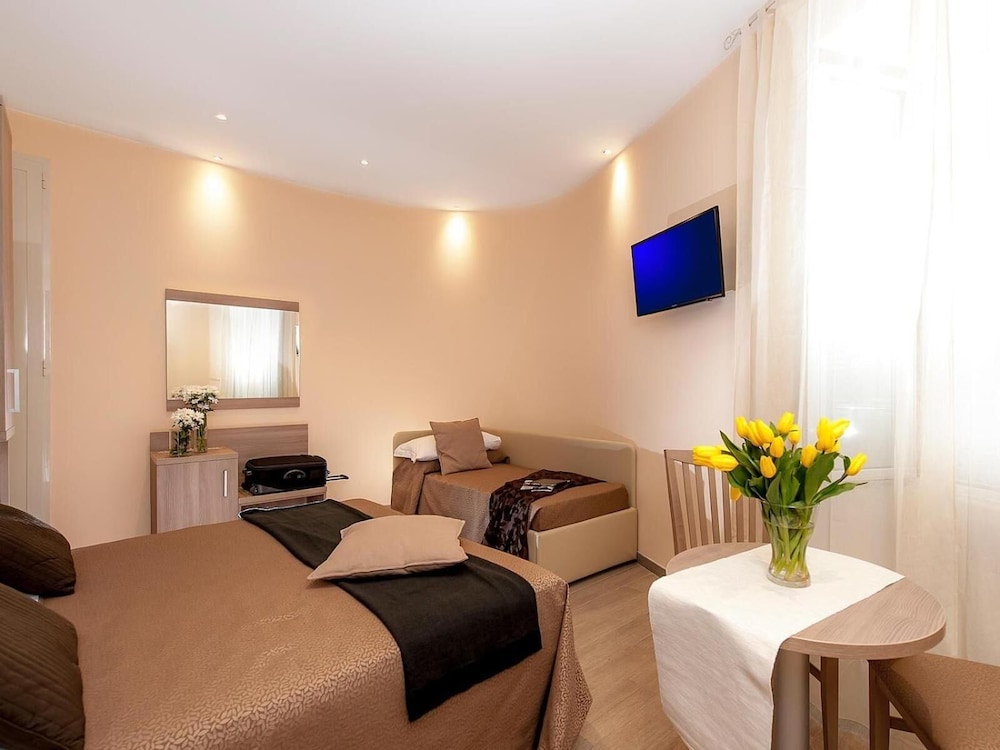 B B Le Suite Di Via Catone 64/69