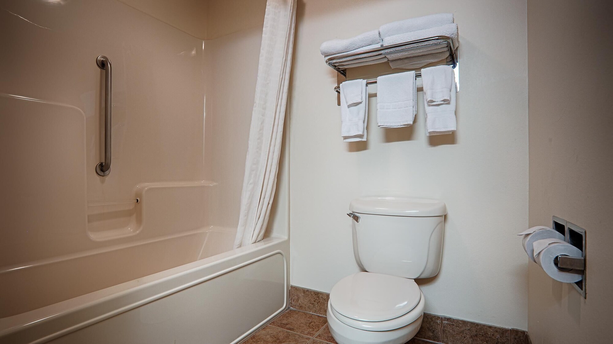 غرفة قياسية بسرير كوين لذوي الإعاقة، Best Western Parsons Inn 4/6