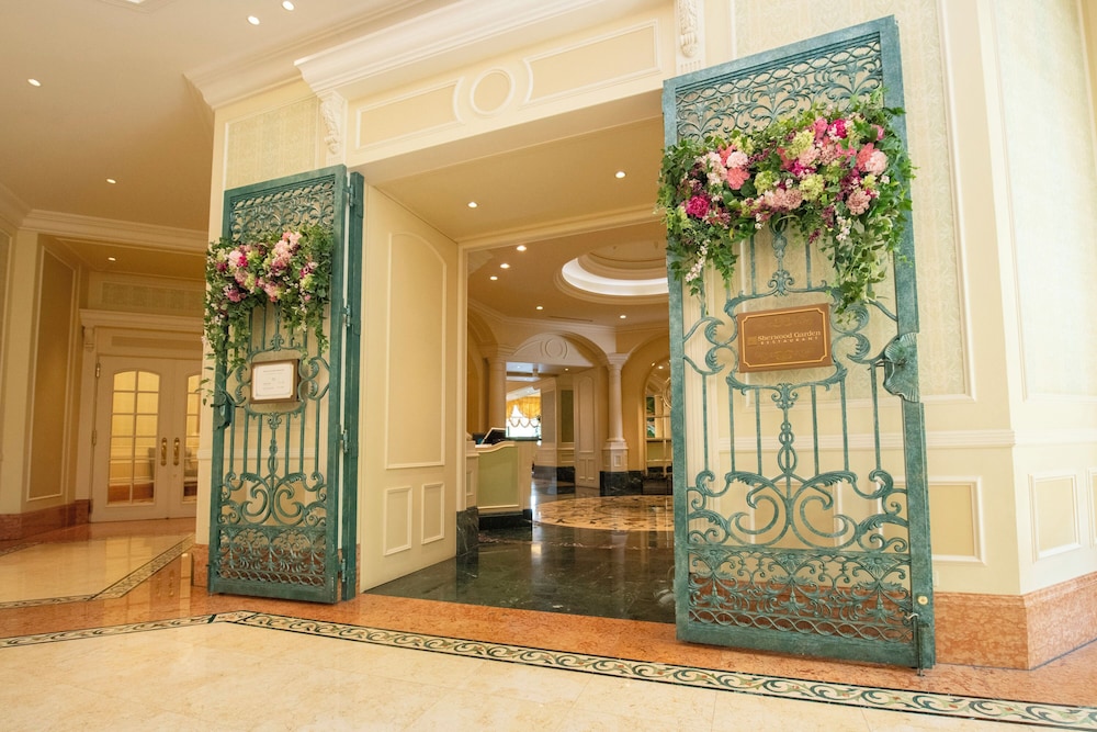 Tokyo Disneyland Hotel 11/50
