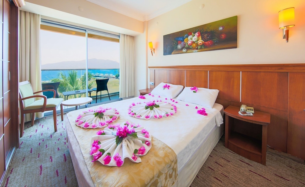 MODA BEACH HOTEL 24/57