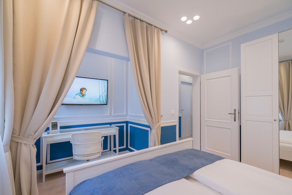 Revelton Suites 26/71