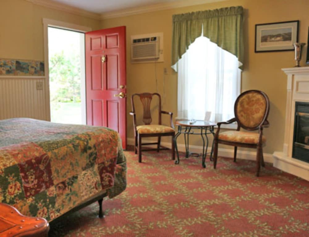Kearsarge Inn 40/48