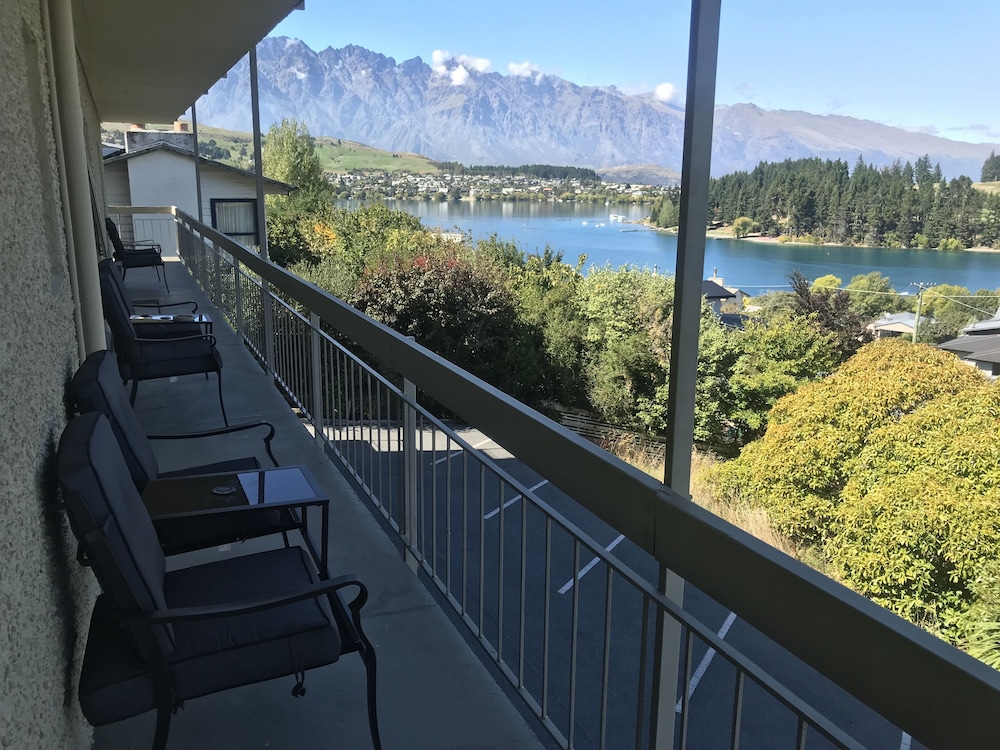 Earnslaw Lodge 17/50