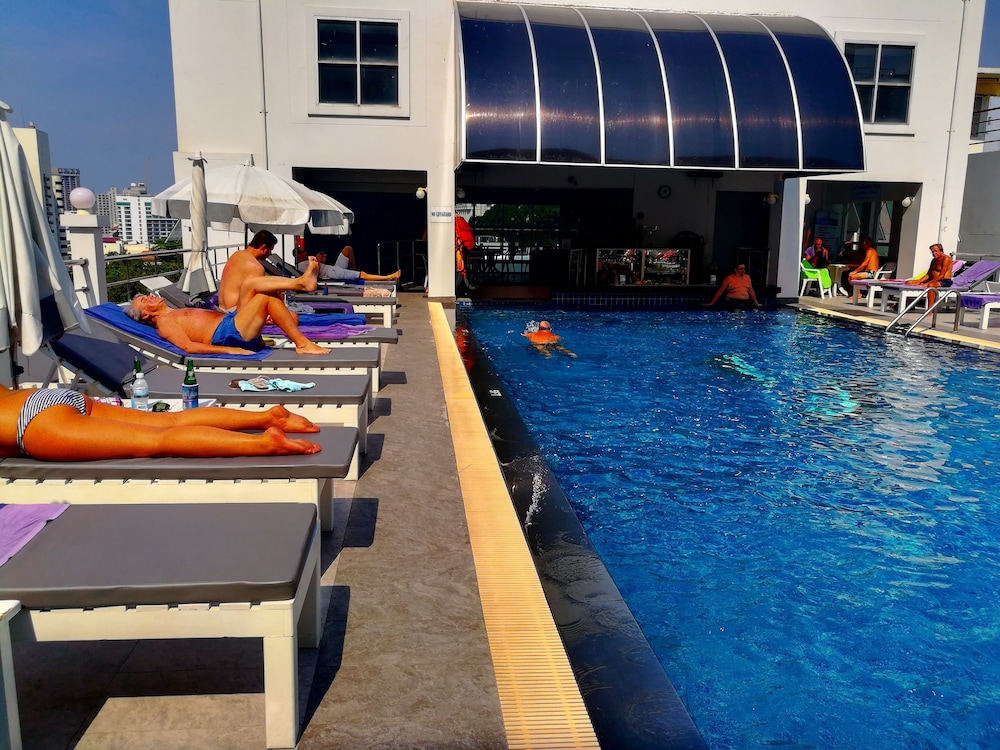 Flipper House Hotel Pattaya 38/48