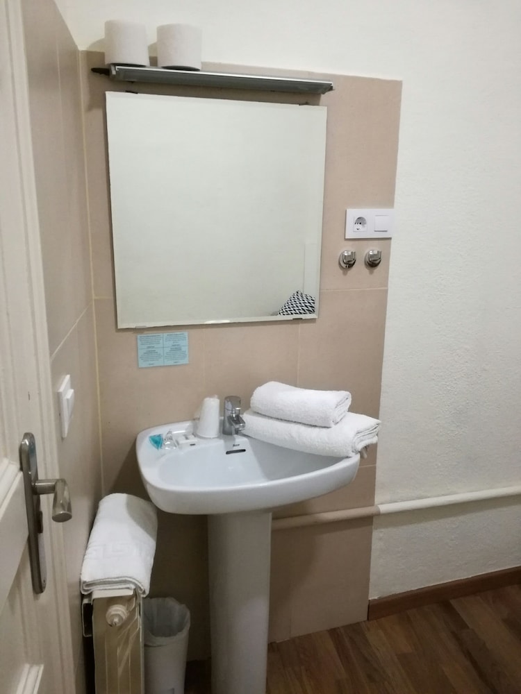 Hostal Lesseps 55/60