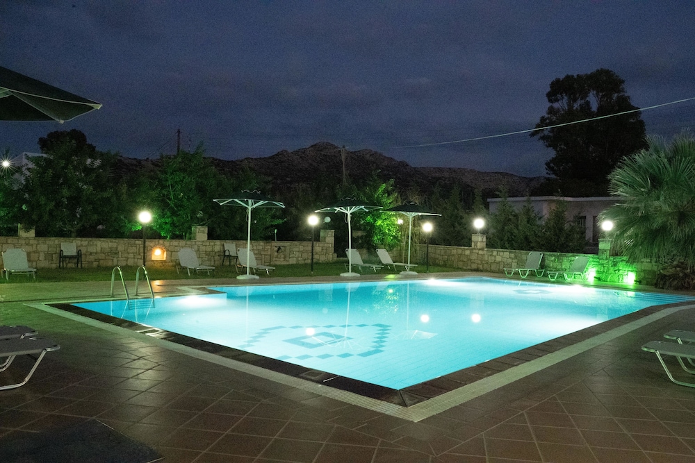 Dimitris Villa Hotel 5/67