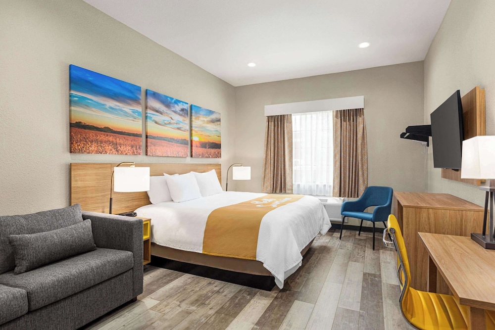 Efficiency, King Bed, Accessible