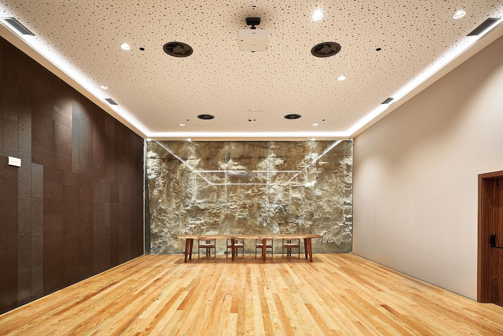 The Log Porto Hotel by Piamonte Hotels 2/50