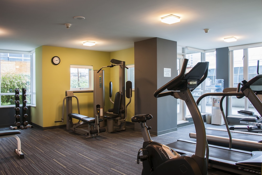 Carmana Hotel and Suites 20/39