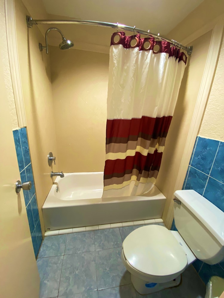 Economy Lodge by Hotel O Texas City 25/42