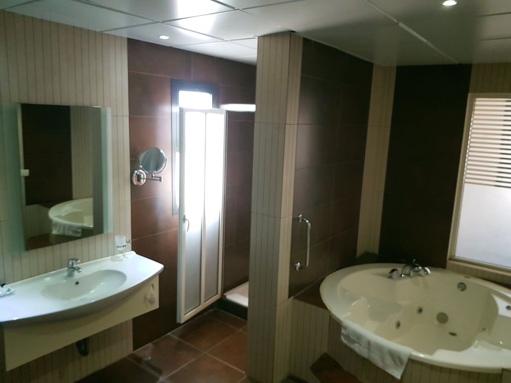 Madisson Hotel 58/60
