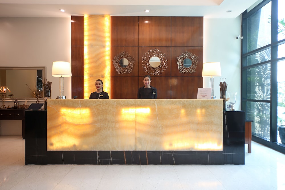 Infinity Towers Suites 3/50