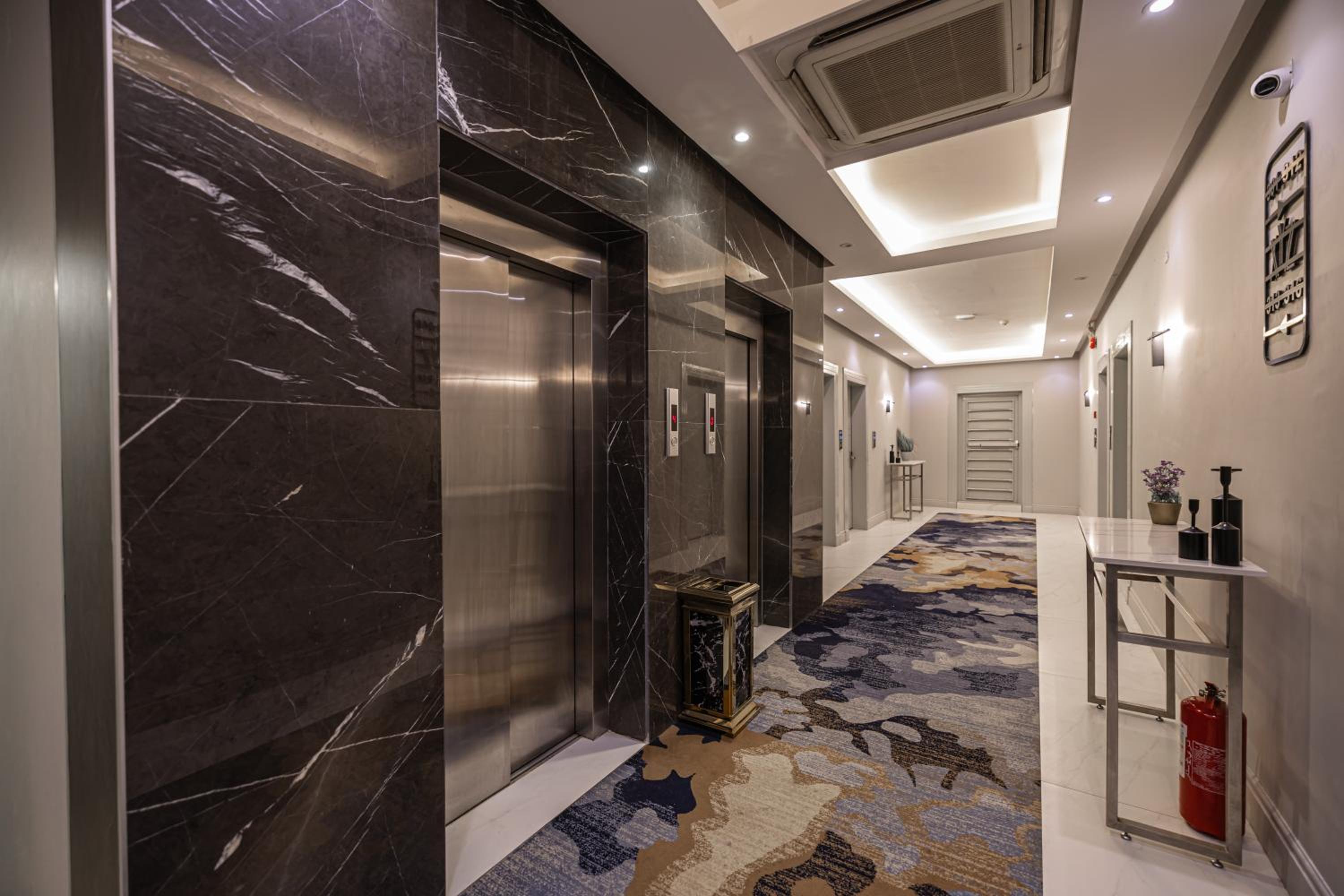 اكس-واي-زد(XYZ Hotel) 11/25