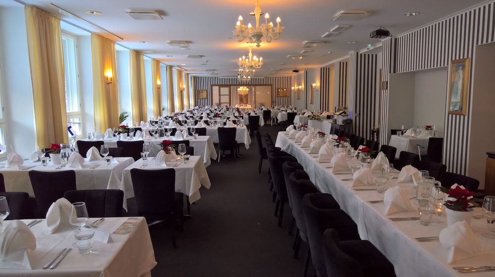 restaurant-cafeteria
