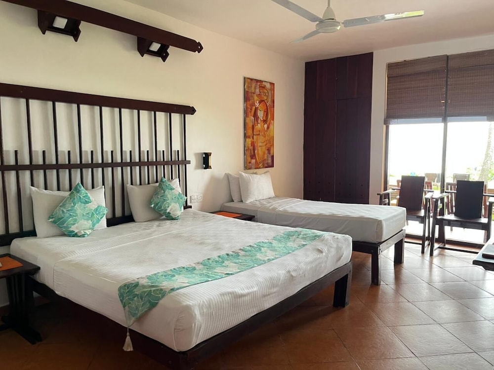 Room at Long Beach Resort, KOGGALA