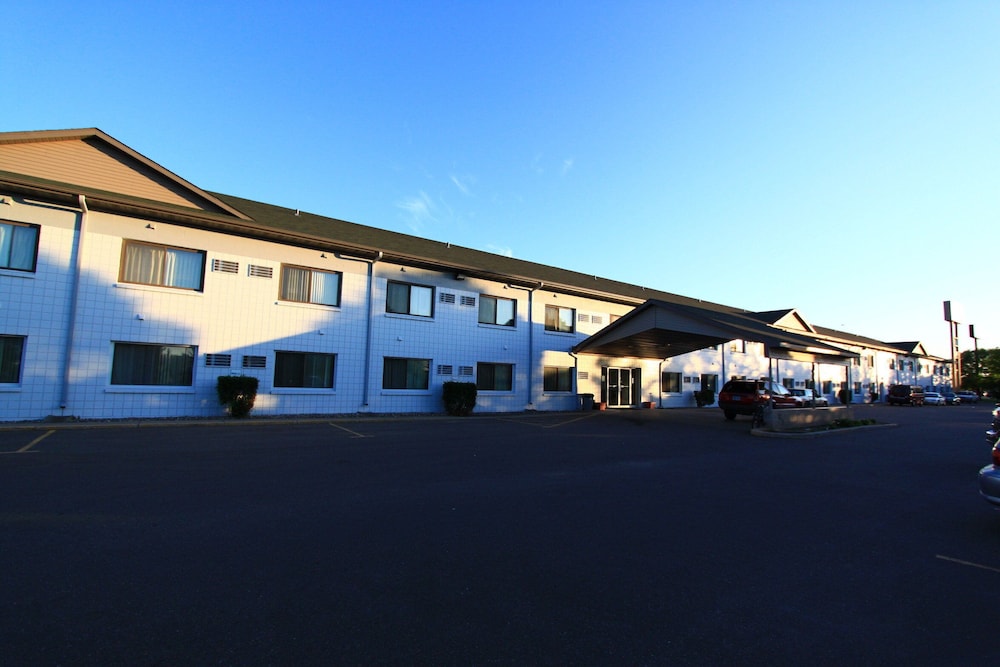 Grand Inn Fargo 5/32
