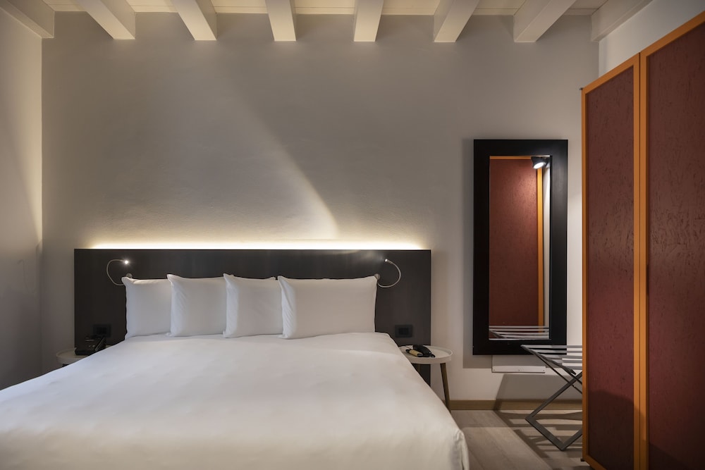 Savona 18 Suites 20/74