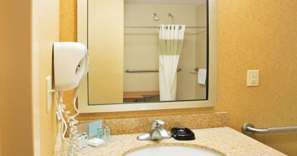 Hampton Inn and Suites Laurel, MS 18/45