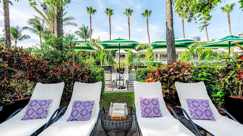 Kimpton Surfcomber Hotel 39/80