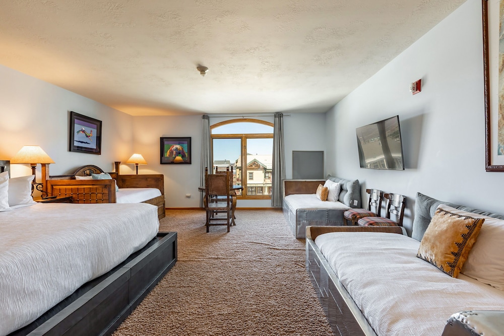3 BEDROOMS, CONDOMINIUM, SPA