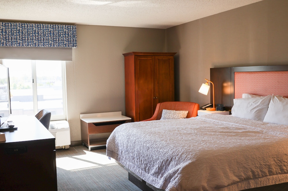 Hampton Inn Suites Scottsburg 32/82