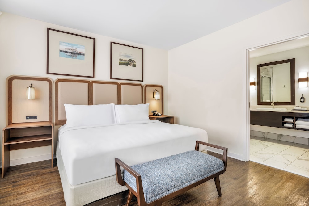 JUNIOR SUITE, KING BED, ACCESSIBLE