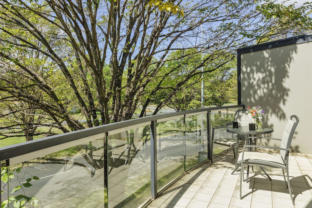 Ramada Encore by Wyndham Belconnen Canberra 26/38
