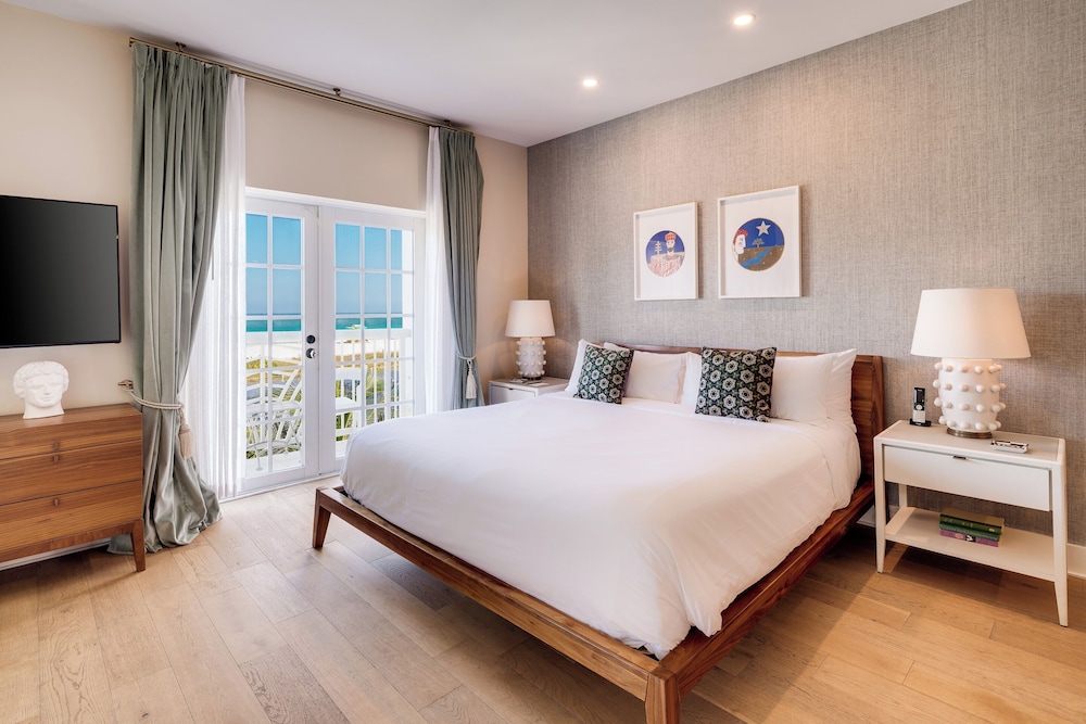 SUITE, KING BED, OCEAN FRONT, SOFA, BALCONY