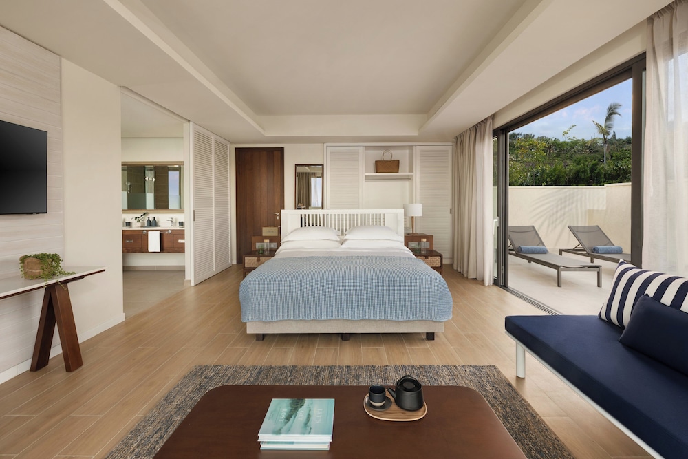 Garden Pool, Suite, King Bed