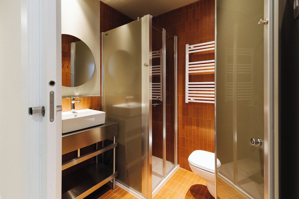Compact, Single, Single Bed, Shared Bathroom