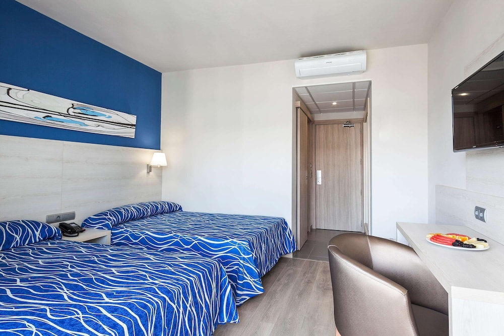 STANDARD, 2 QUEEN BEDS