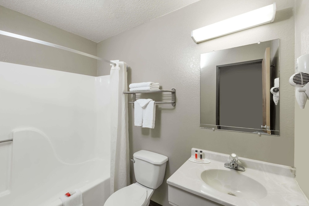 Super 8 by Wyndham Hays KS 13/30