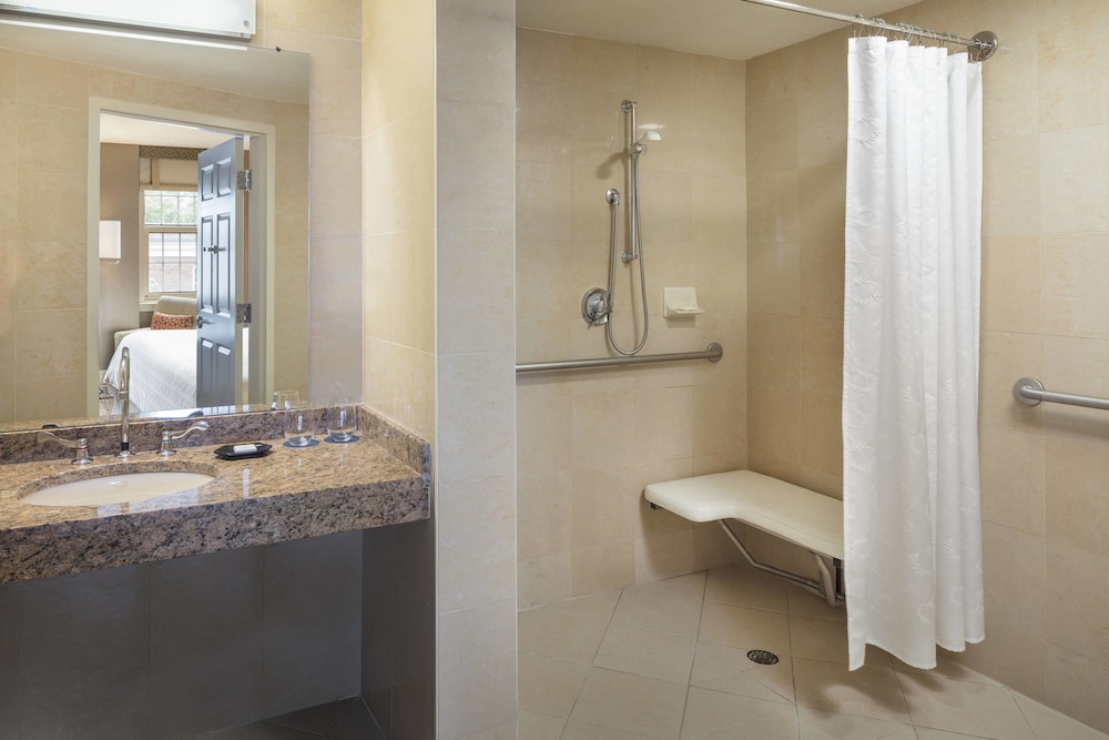Sheraton Commander Hotel 5/48