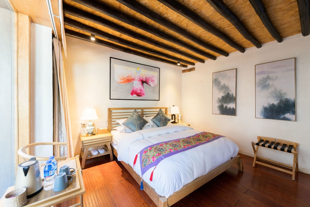 Junior, King Bed, Courtyard View