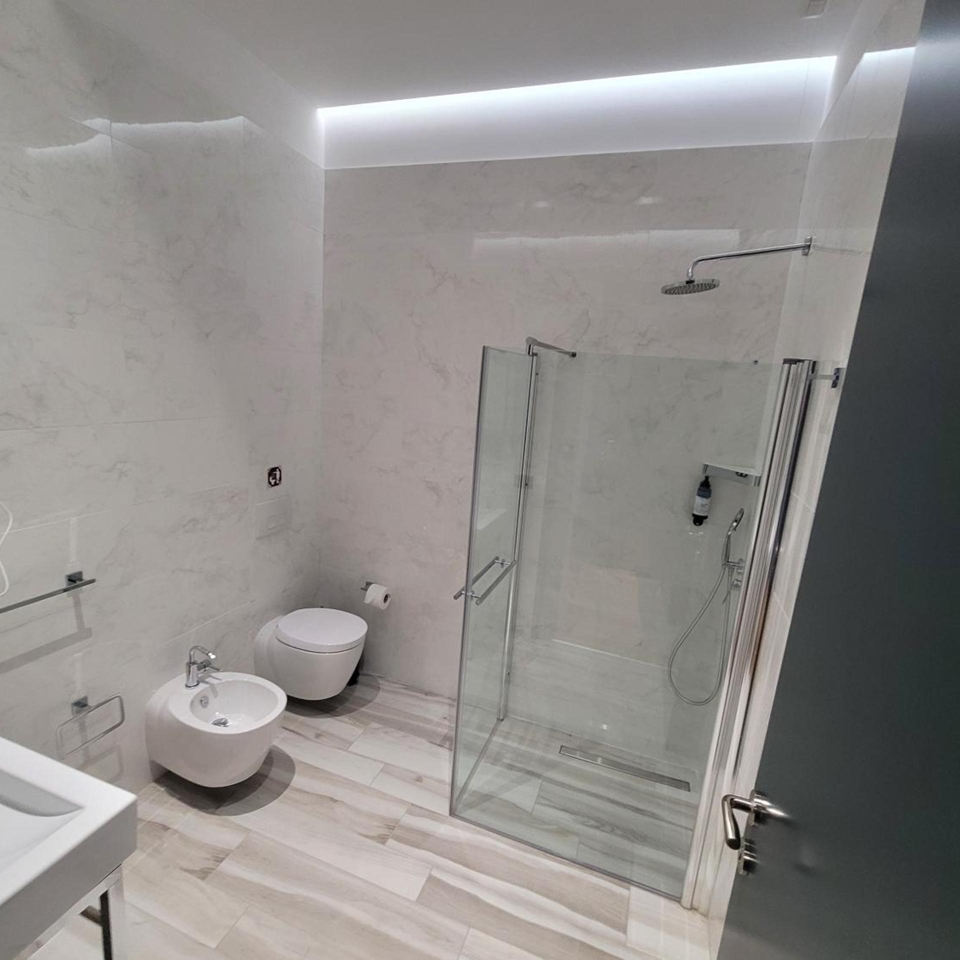 Toer Hotel Saranda 58/60
