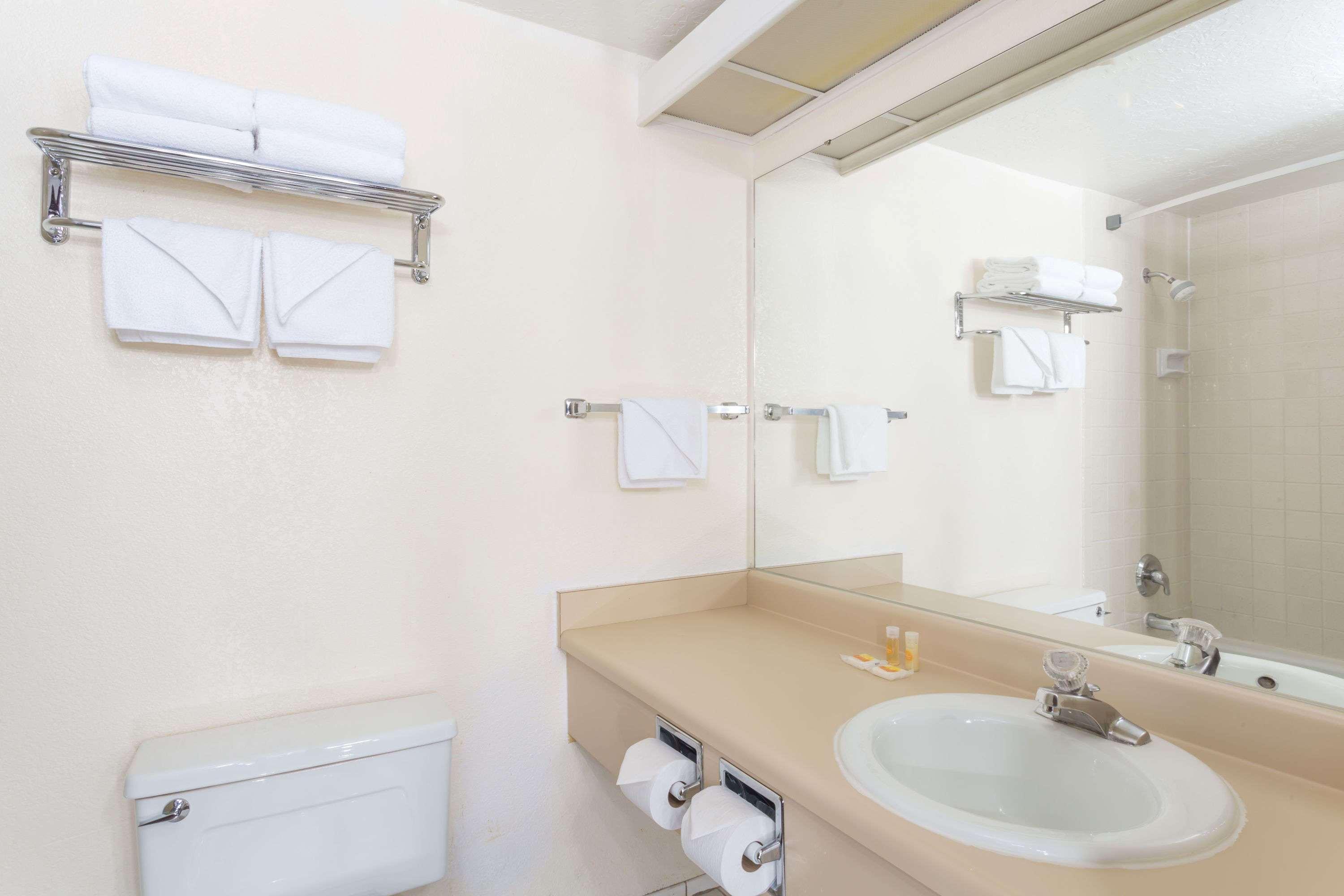 Days Inn by Wyndham Evanston WY 24/25