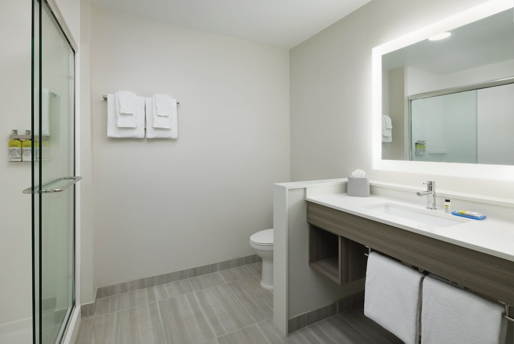 Holiday Inn Express & Suites Gulf Breeze Pensacola Area 23/52