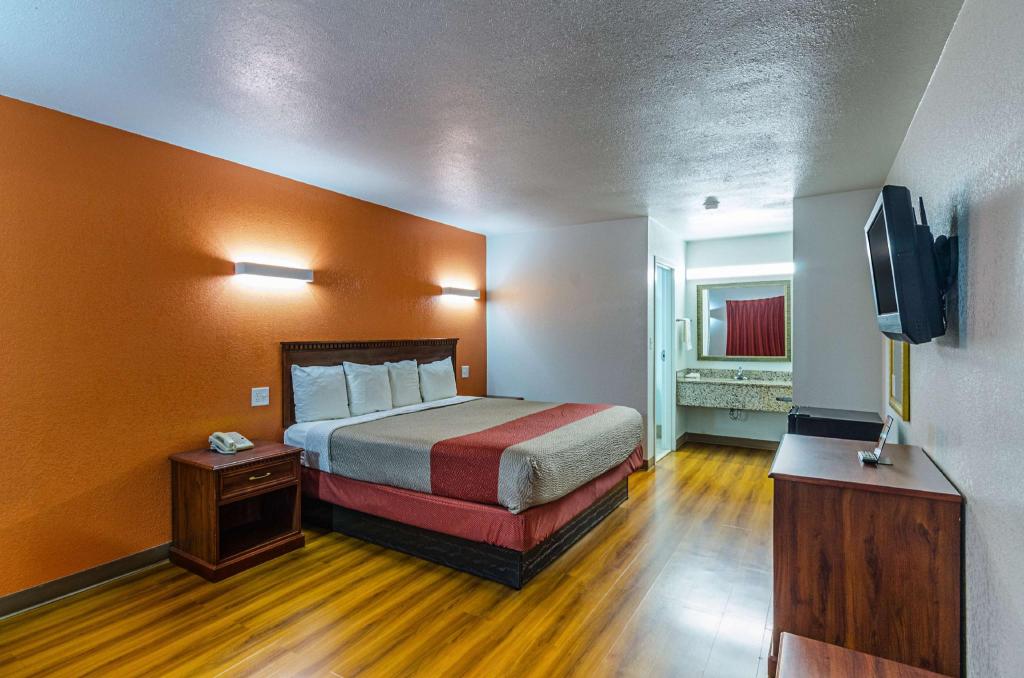 Motel6 Troy, AL 9/35