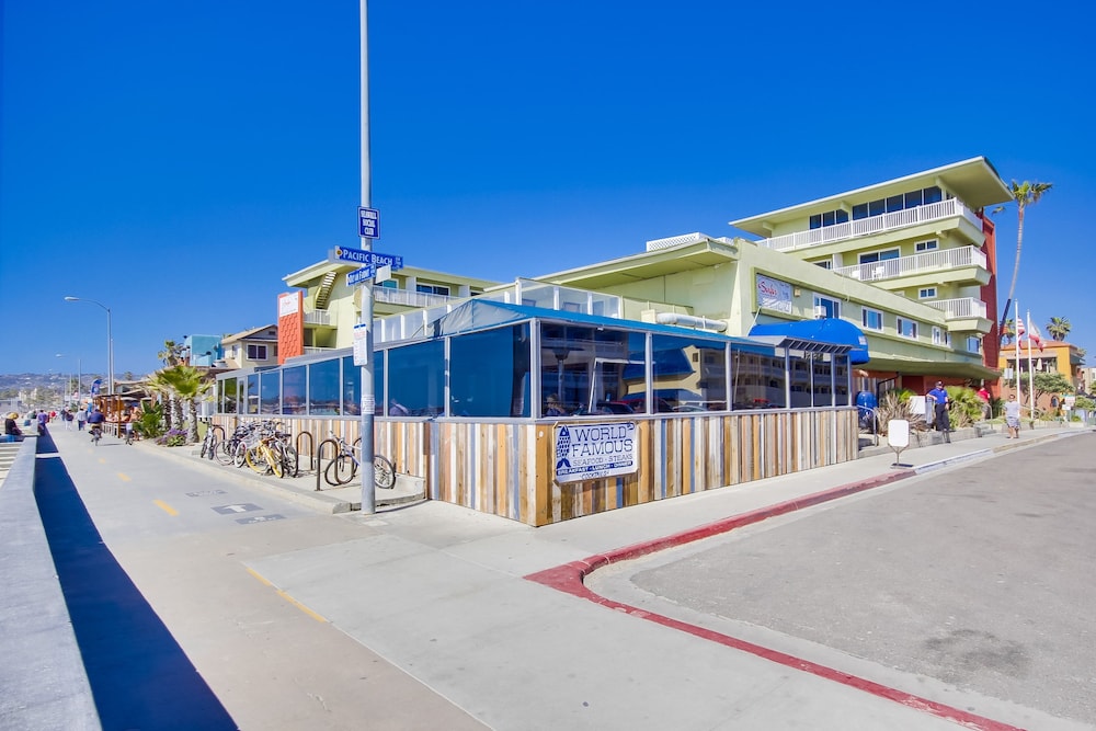 Surfer Beach Hotel 7/59