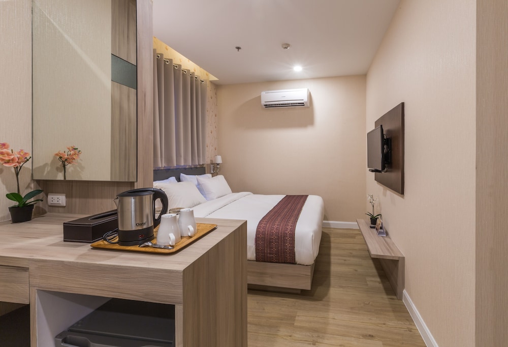 Leela Orchid Hotel 30/49