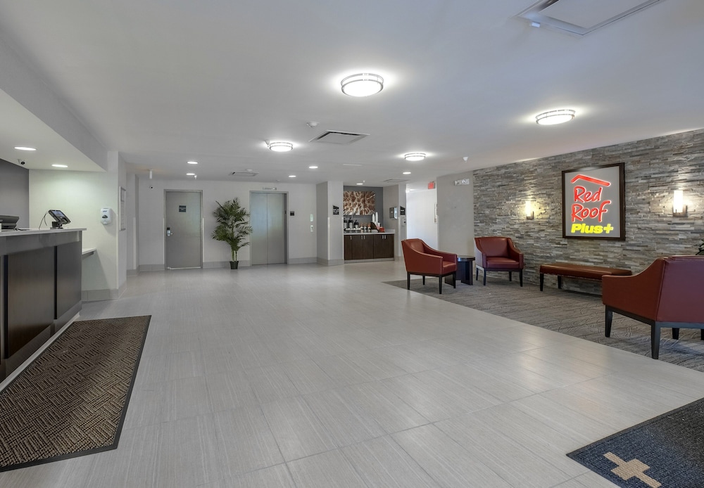 Lobby at Red Roof PLUS Boston - Mansfield/ Foxboro, MANSFIELD - MA