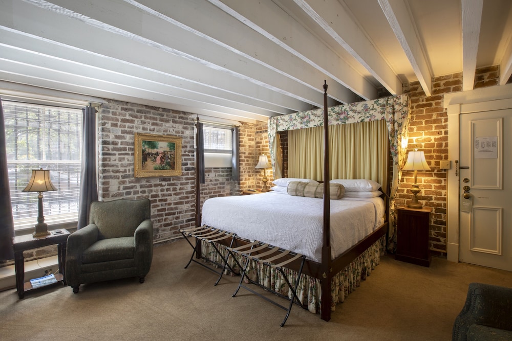 Foley House Inn 31/75